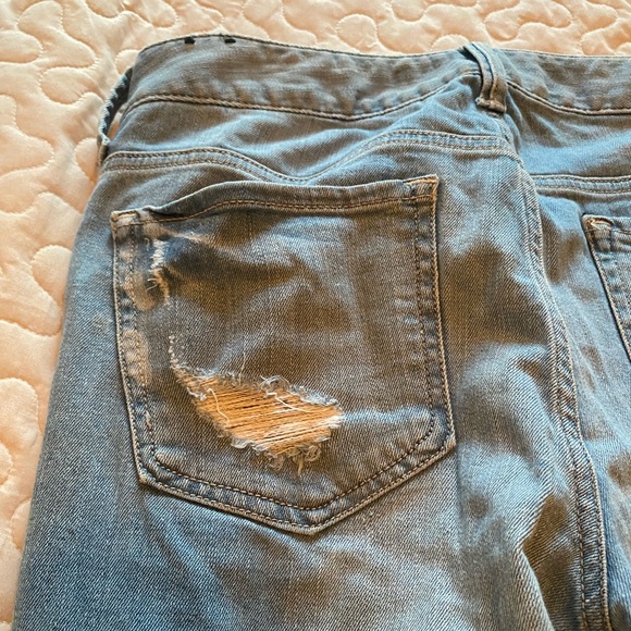 Express Capri Boyfriend Riped Jeans size 2 Low Rise Light Blue Jeans - Picture 6 of 10